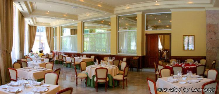 קובאדונגה Arcea Gran Hotel Pelayo מסעדה תמונה
